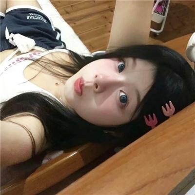偷偷接吻封面